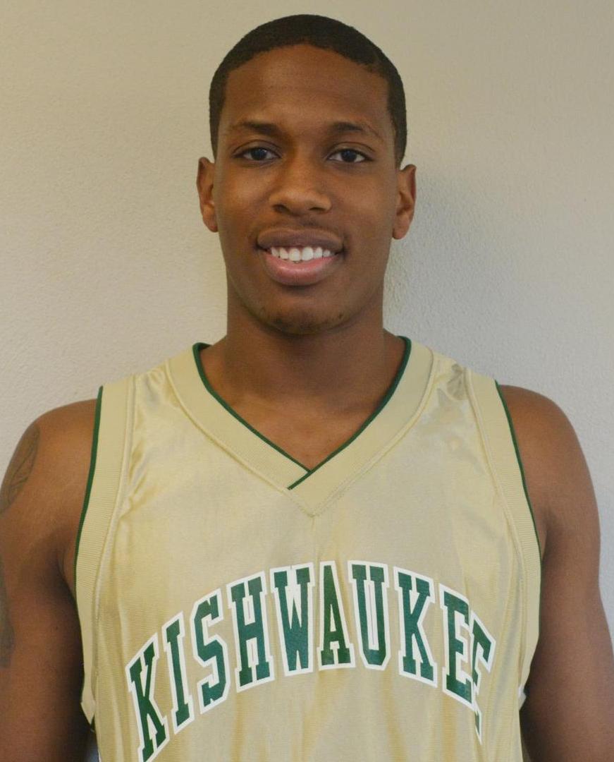 Shaquille Francis Signs with the UW-Whitewater